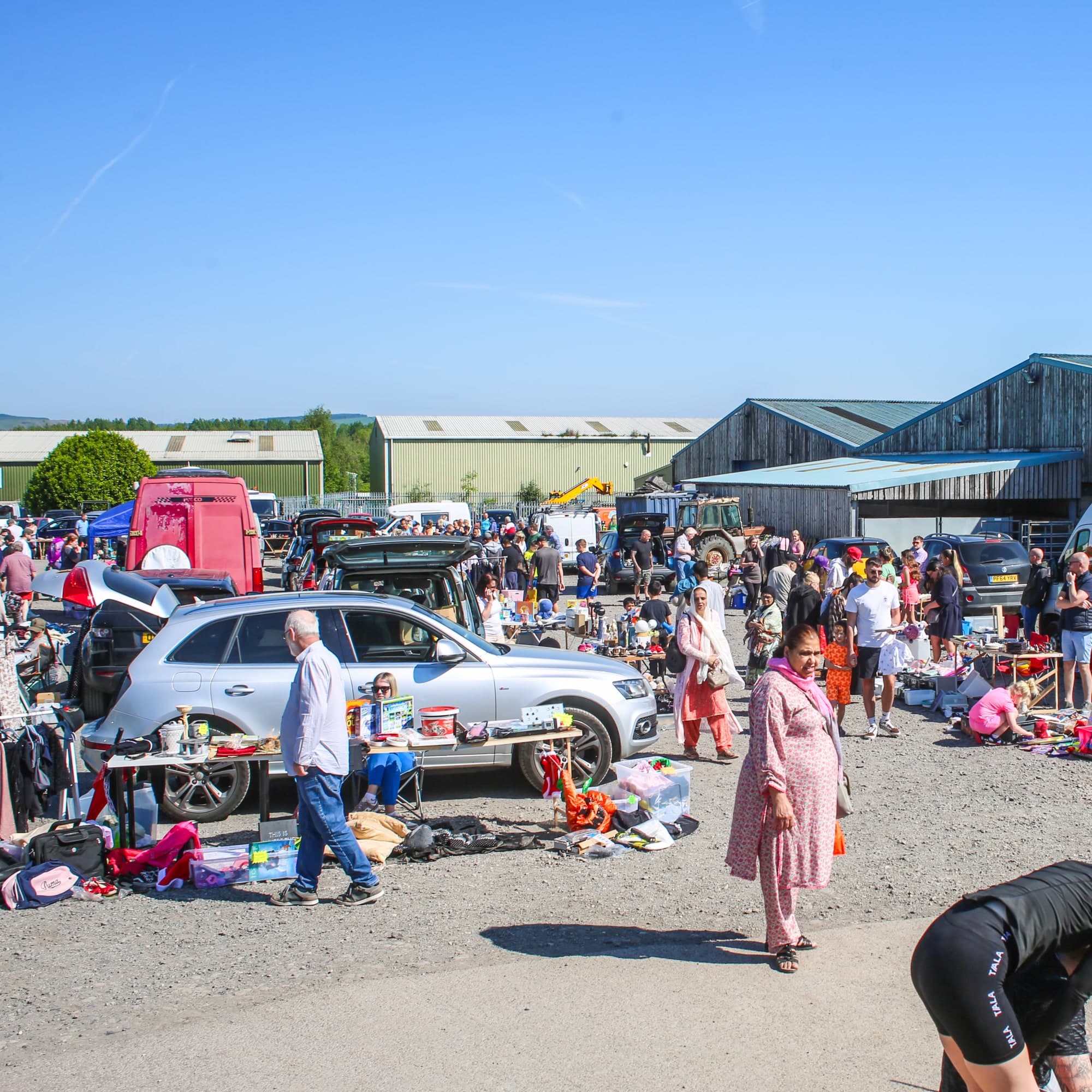 Cars, sellers and shoppers browsing outdoor stalls at Clitheroe Car Boot Sale Source: https://www.clitheroe-carboot.co.uk/
