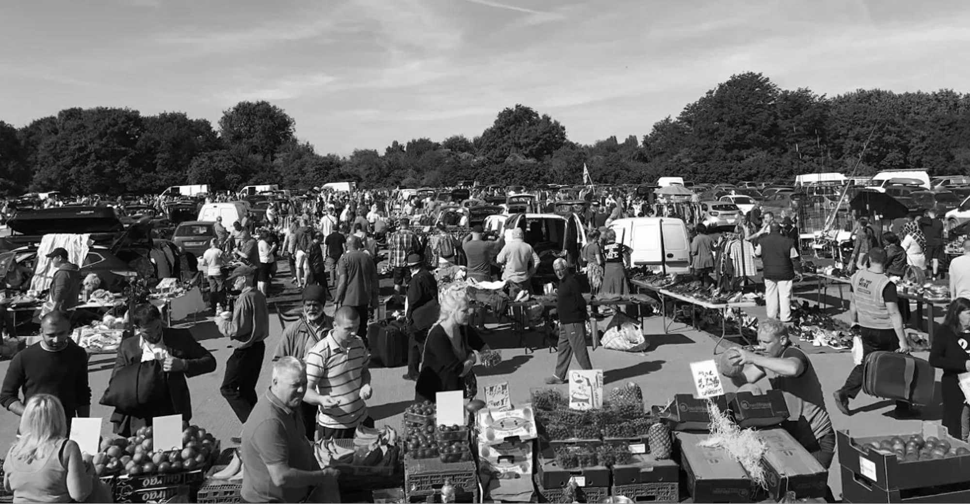 Busy Hounslow Heath Car Boot Sale with cars, stalls and shoppers Source: http://www.hounslowheathcarboot.co.uk/Images/Hounslowheathcarboot-mono.jpg