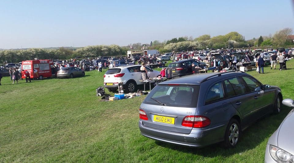 Wide view of Bottesford Giant Car Boot with cars, stalls and shoppers Source: https://www.visitbelvoir.co.uk/wp-content/uploads/2019/06/BottesfordCarBootCarsstalls.jpg