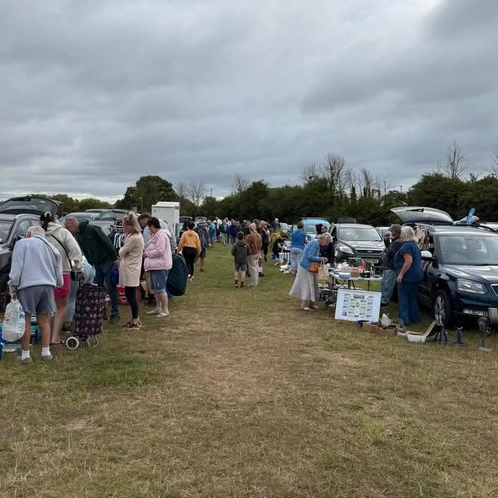 Buyers browsing rows of cars and stalls at Hunston Car Boot Sale Source: https://www.facebook.com/photo/?fbid=1407605771411955&set=pb.100064876350279.-2207520000