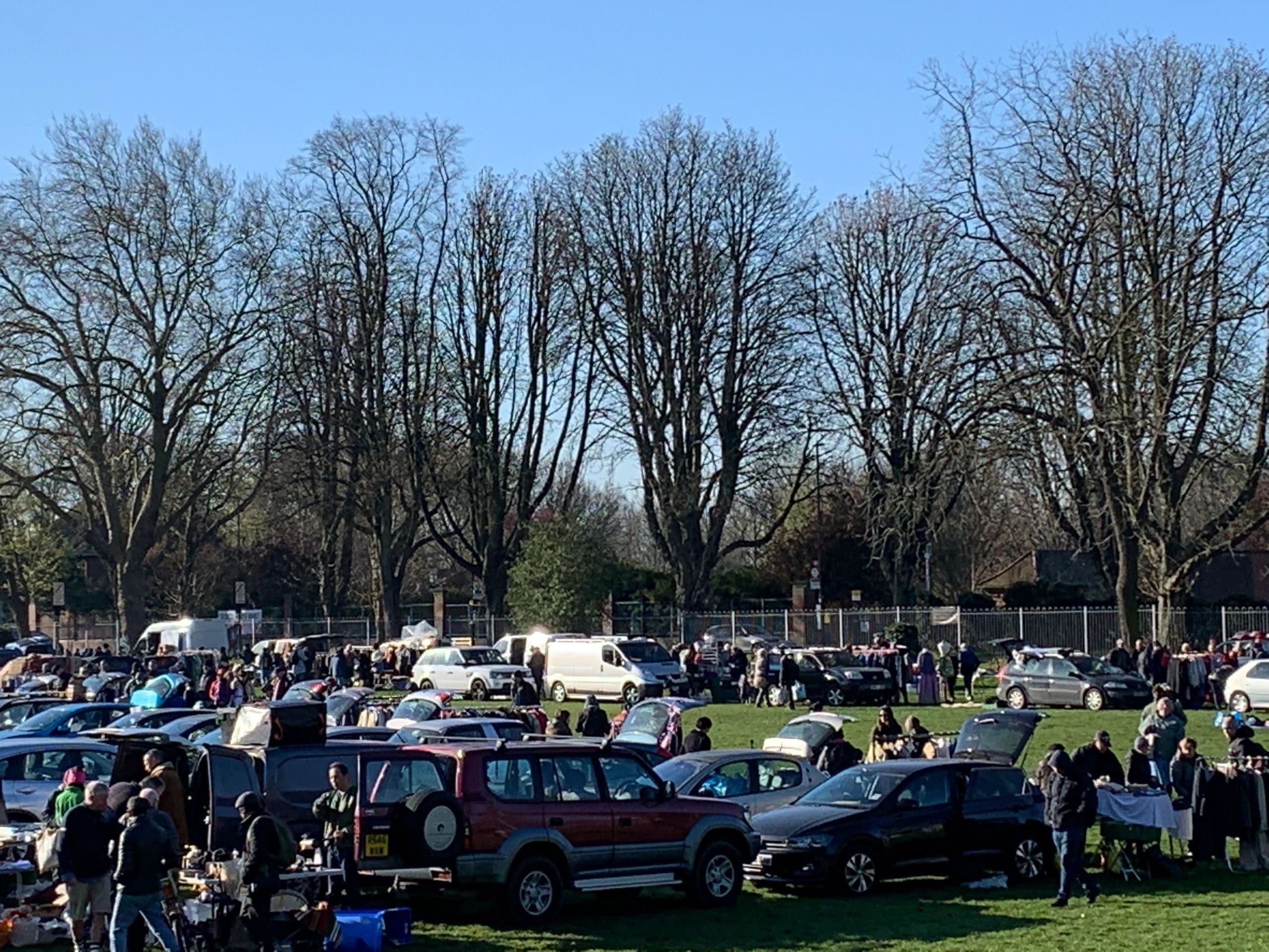 Busy Chiswick Car Boot Sale with cars, stalls and shoppers Source: https://img1.wsimg.com/isteam/ip/6b3de74a-7a8b-4cc5-b7c3-c3780a177d53/IMG_2679.JPG