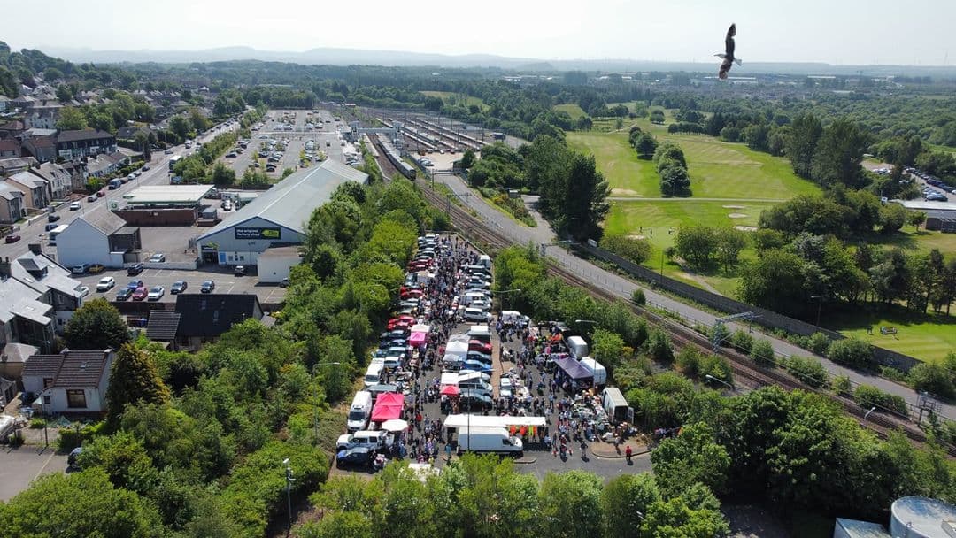 Aerial view of Bathgate Market and Car Boot with rows of cars, stalls and shoppers beside the railway. Source: https://www.findcarboot.co.uk/bathgate-market-car-boot/