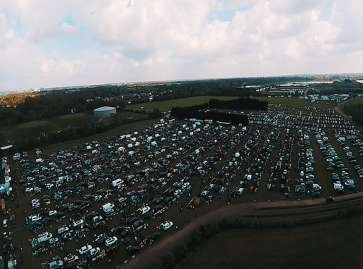 Aerial view of the busy Apps Court Car Boot Sale with hundreds of cars, stalls and shoppers across the farm. Source: https://www.appscourtfarm.com/carboot