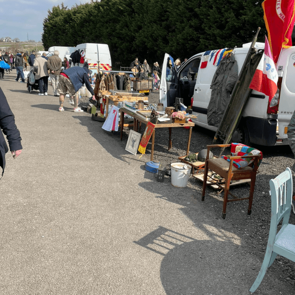 Brighton Racecourse car boot with vehicles, stalls, goods and shoppers Source: https://brightoncarbootsale.co.uk/wp-content/uploads/2023/01/image1149-1.png