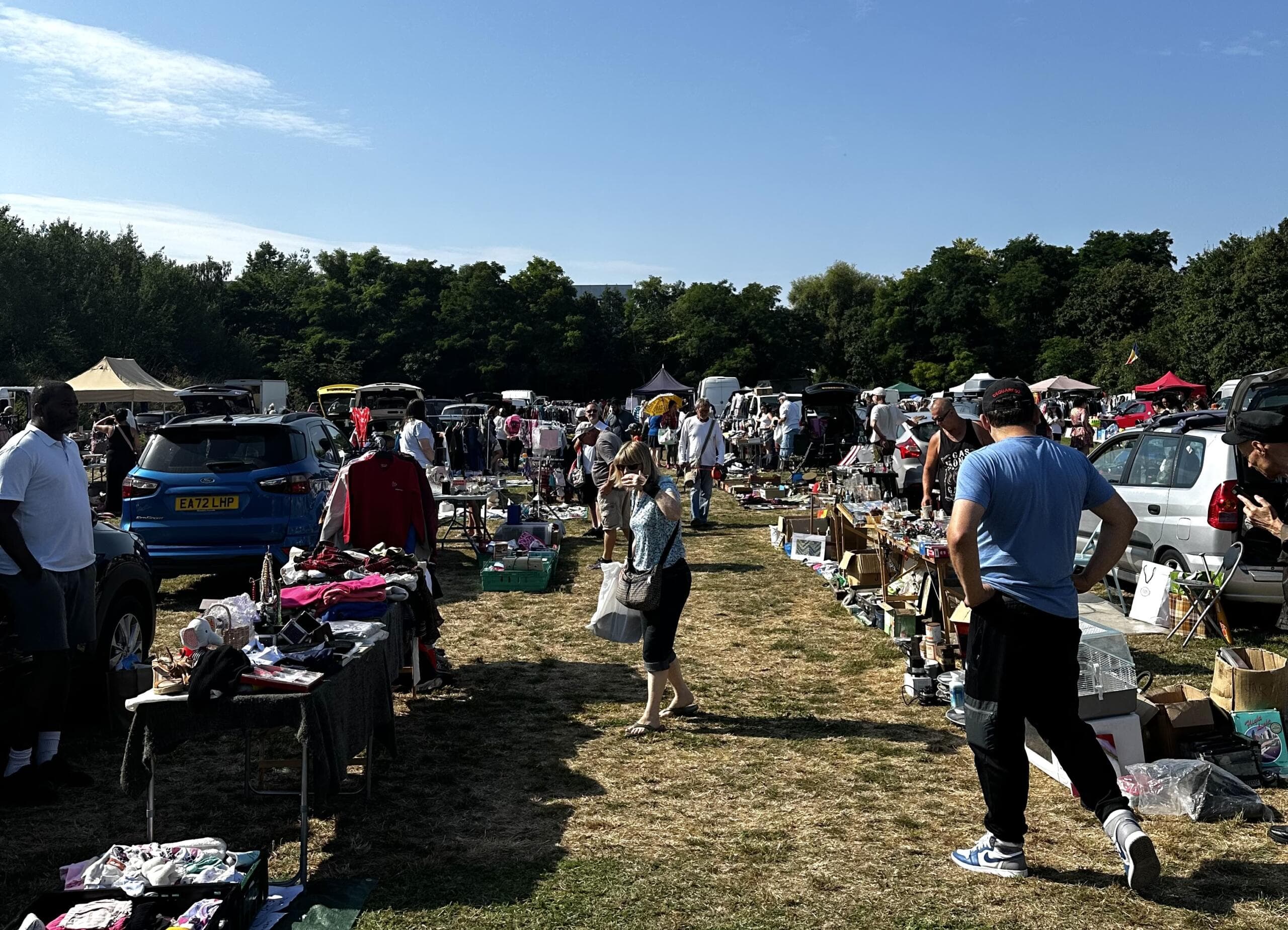 Edmonton Car Boot Sale with cars, stalls, goods and shoppers at Lee Valley Leisure Complex. Source: https://capitalbootsales.co.uk/app/uploads/2023/01/IMG_6417-scaled-1.jpeg