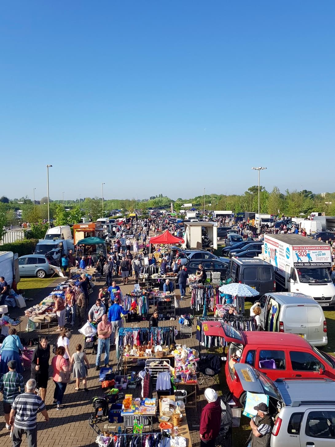 Gloucester Boot Sale with cars, stalls, goods and shoppers at Hempsted Meadow. Source: https://capitalbootsales.co.uk/app/uploads/2025/05/IMG_5410-1.jpeg