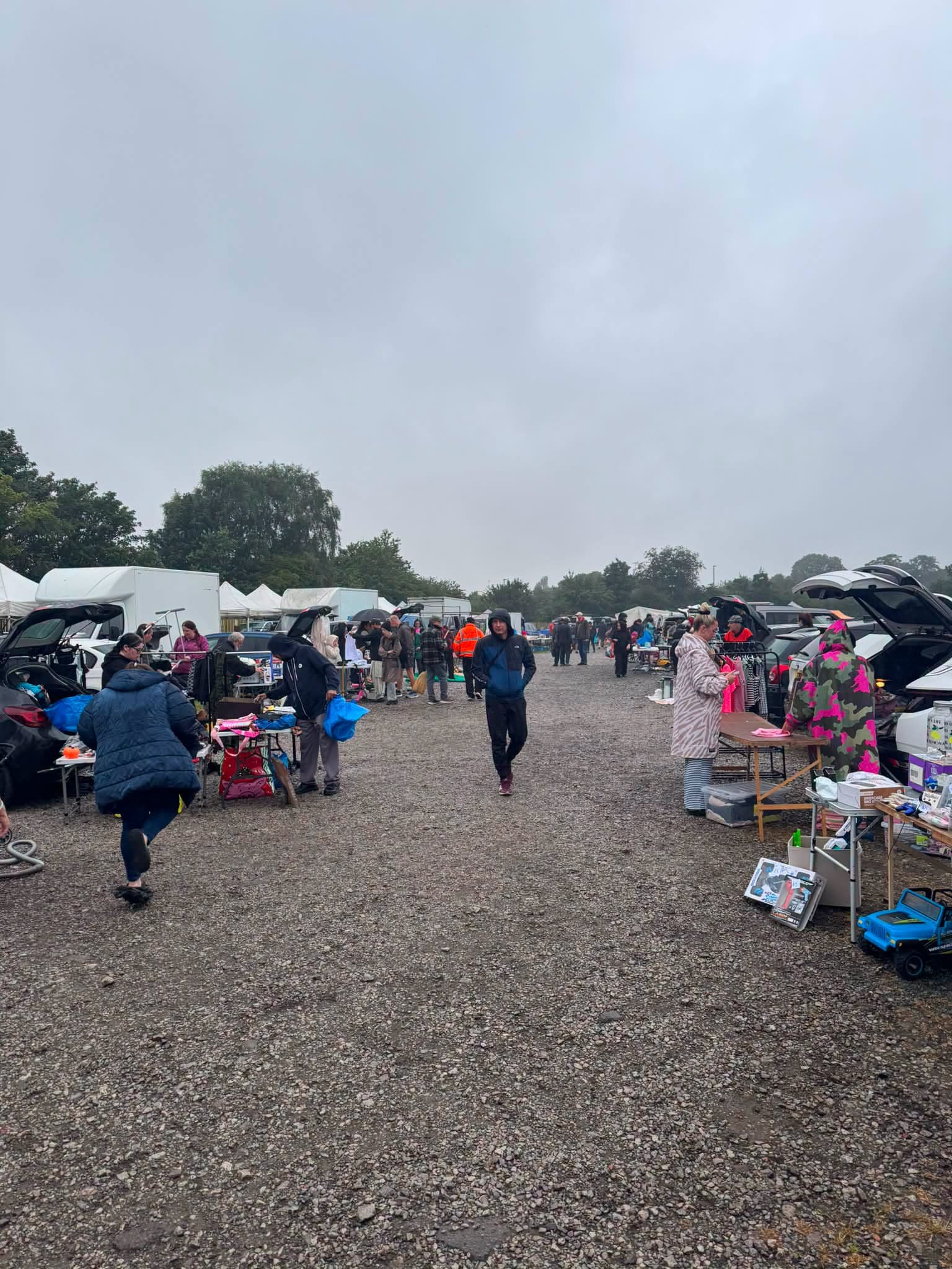 Warrington car boot sale with cars, stalls and shoppers on the Townfield Lane site Source: https://www.facebook.com/photo.php?fbid=2155466998621290&set=pb.100024740330694.-2207520000&type=3