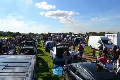 Waltham Abbey and Upshire Car Boot Sale with open cars, sellers, goods and shoppers. Source: https://www.countrysidepromotions.co.uk/wp-content/uploads/2022/01/Waltham-Abbey-Upshire-car-boot-sale-400x267.jpg.webp